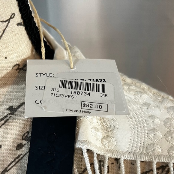 Sleeveless Cardigan Vest, Dolcecabo knit style. - Picture 3 of 9